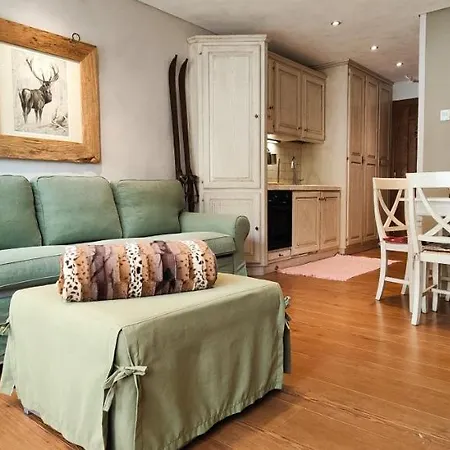 Apartment Hostdomus- Sansicario R6