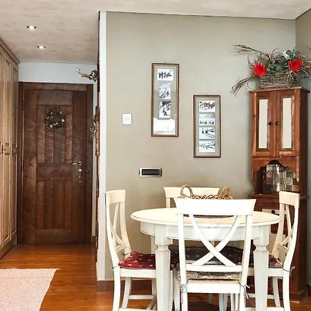 Apartment Hostdomus- Sansicario R6